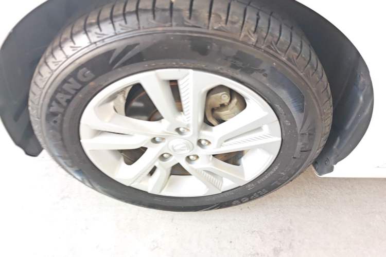Used CHANGAN Eado 2019 High-Energy Edition 1.6L GDI Manual Pioneer Model China VI Standard Left Front Wheel Hub