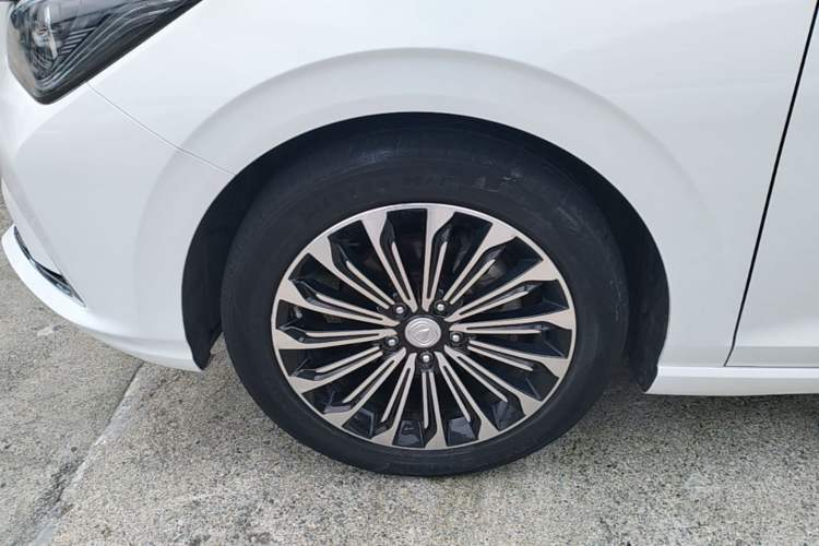 Used CHANGAN Eado 2019 Blue Whale Edition 280T GDI DCT High-Speed Model Left Front Wheel Hub
