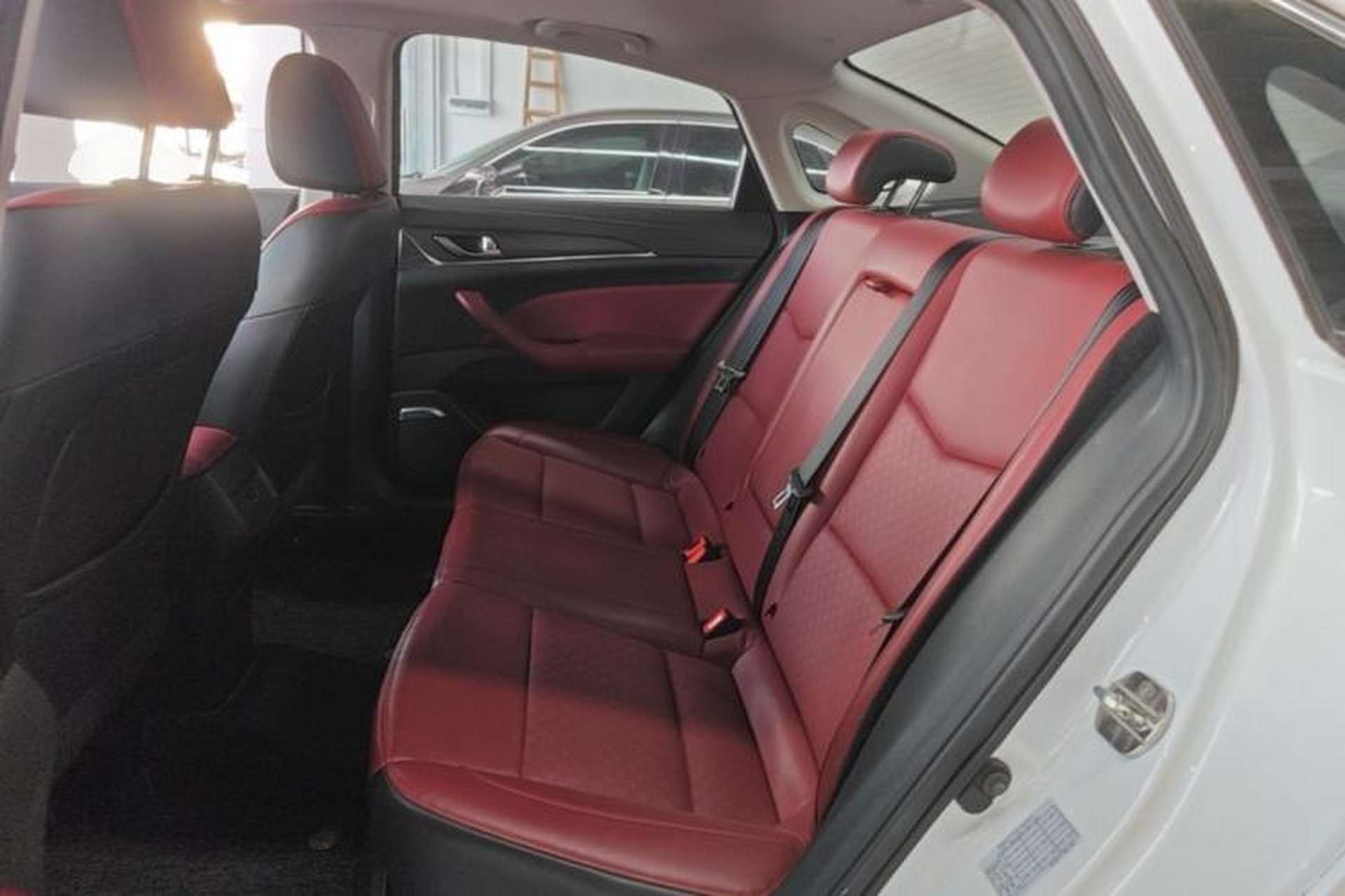 Used CHANGAN Eado 2019 Blue Whale Edition 280T GDI DCT High-Speed Model Left Rear Seat
