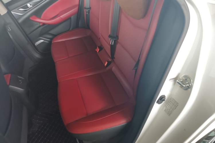 Used CHANGAN Eado 2019 Blue Whale Edition 280T GDI DCT High-Speed Model Left Rear Seat