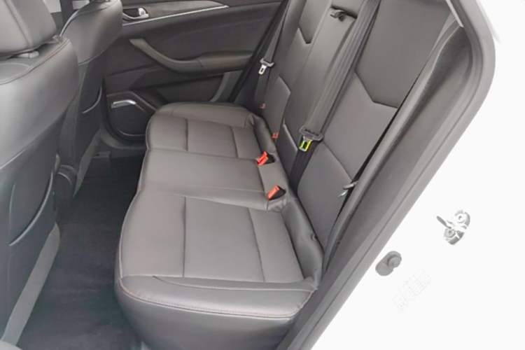 Used CHANGAN Eado 2019 Blue Whale Edition 280T GDI DCT High-Speed Model Left Rear Seat
