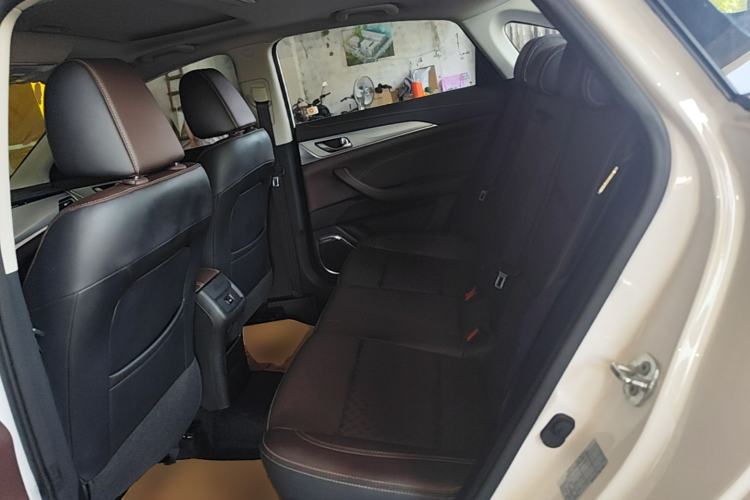 Used CHANGAN Eado 2019 Blue Whale Edition 280T GDI DCT Light-Speed Model Left Rear Seat