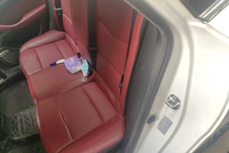 Used CHANGAN Eado 2019 Blue Whale Edition 280T GDI DCT High-Speed Model Left Rear Seat
