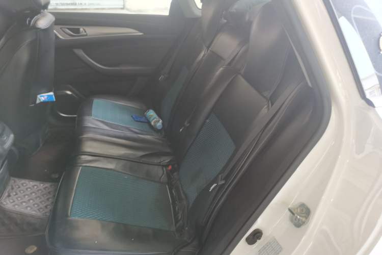 Used CHANGAN Eado 2019 1.6L GDI Manual Value Edition China VI Standard Left Rear Seat