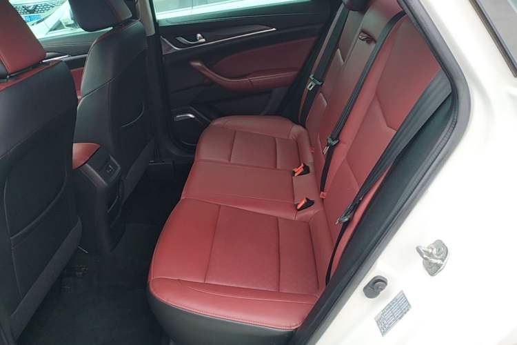 Used CHANGAN Eado 2019 Blue Whale Edition 280T GDI DCT High-Speed Model Left Rear Seat