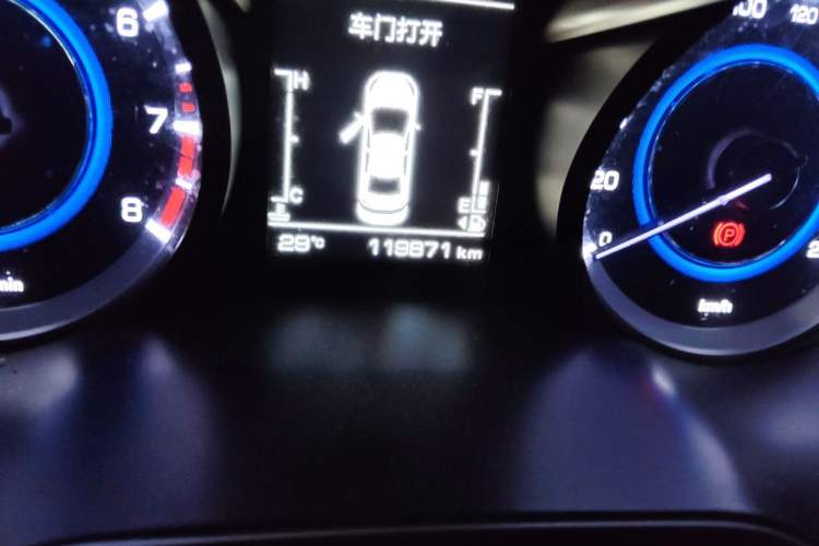 Used CHANGAN Eado 2019 High-Energy Edition 1.6L GDI Manual Pioneer Model China VI Standard Odometer Close Up