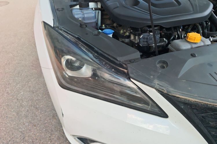 Used CHANGAN Eado 2019 Blue Whale Edition 280T GDI DCT High-Speed Model Right Front Headlight