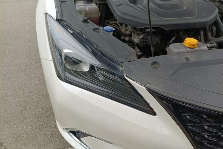Used CHANGAN Eado 2019 Blue Whale Edition 280T GDI DCT High-Speed Model Right Front Headlight