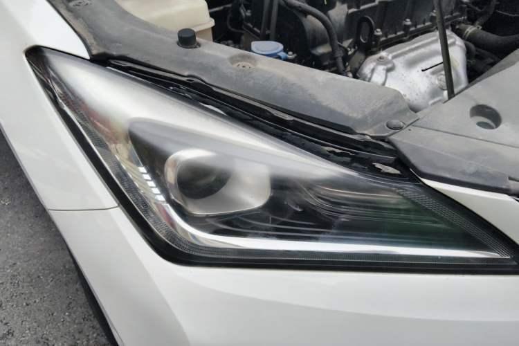 Used CHANGAN Eado 2019 1.6L GDI Manual Value Edition China VI Standard Right Front Headlight