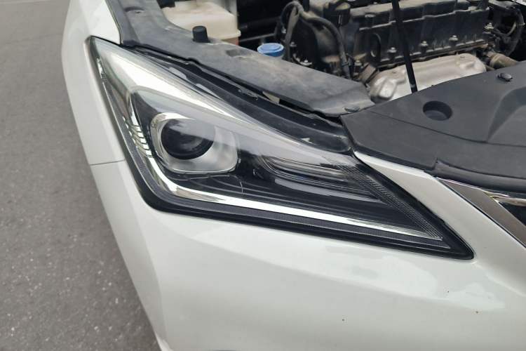 Used CHANGAN Eado 2019 1.6L GDI Manual Value Edition China VI Standard Right Front Headlight