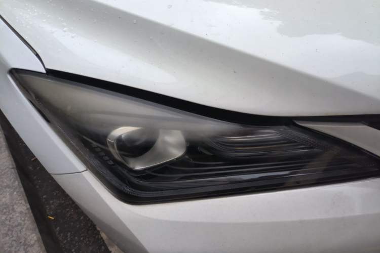Used CHANGAN Eado 2019 Blue Whale Edition 280T GDI DCT High-Speed Model Right Front Headlight