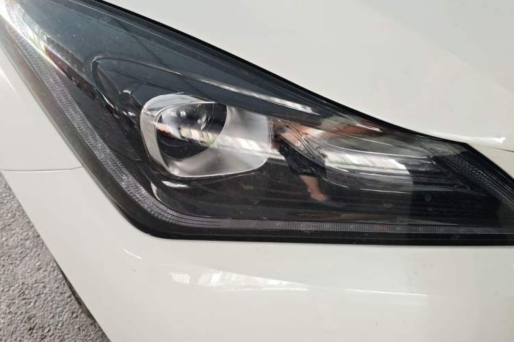 Used CHANGAN Eado 2019 Blue Whale Edition 280T GDI DCT High-Speed Model Right Front Headlight