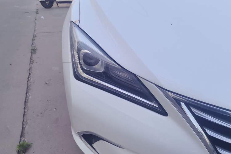 Used CHANGAN Eado 2019 1.6L GDI Manual Value Edition China VI Standard Right Front Headlight