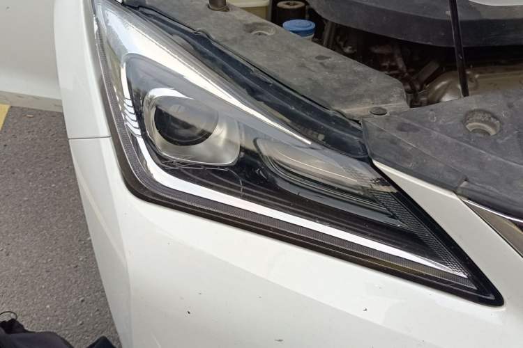 Used CHANGAN Eado 2019 1.6L GDI Manual Value Edition China VI Standard Right Front Headlight
