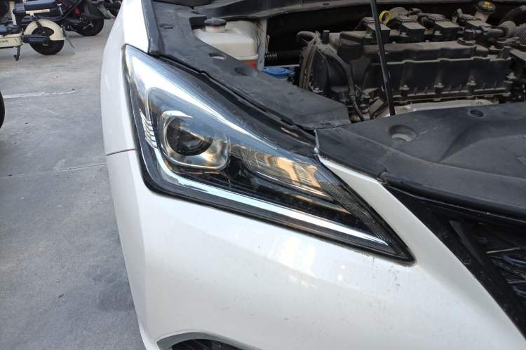 Used CHANGAN Eado 2019 1.6L GDI Manual Value Edition China VI Standard Right Front Headlight