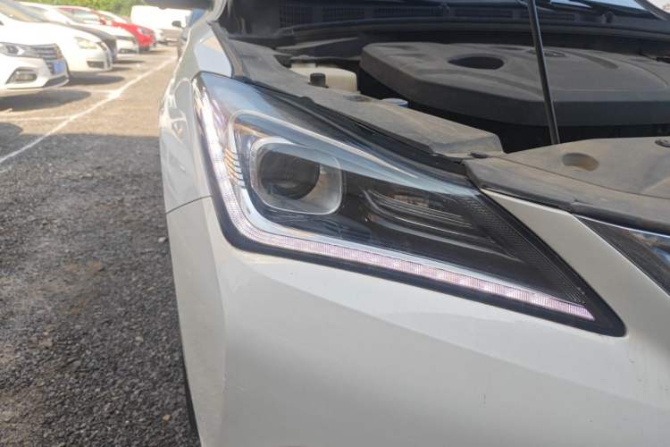 Used CHANGAN Eado 2019 High-Energy Edition 1.6L GDI Automatic Pioneer Model China VI Standard Right Front Headlight
