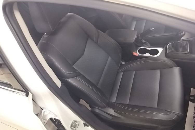 Used CHANGAN Eado 2019 1.6L GDI Manual Value Edition China VI Standard Right Front Seat