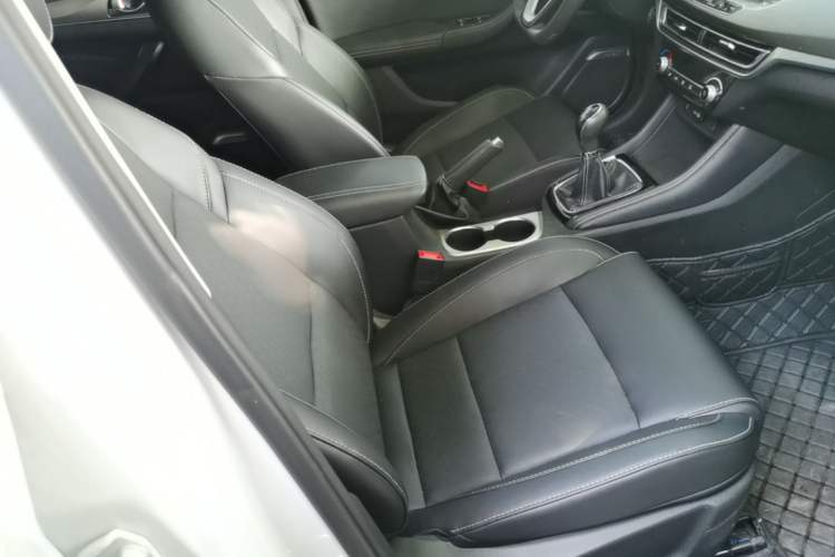 Used CHANGAN Eado 2019 1.6L GDI Manual Value Edition China VI Standard Right Front Seat
