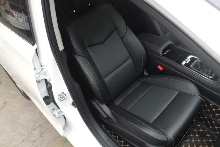 Used CHANGAN Eado 2019 High-Energy Edition 1.6L GDI Manual Pioneer Model China VI Standard Right Front Seat