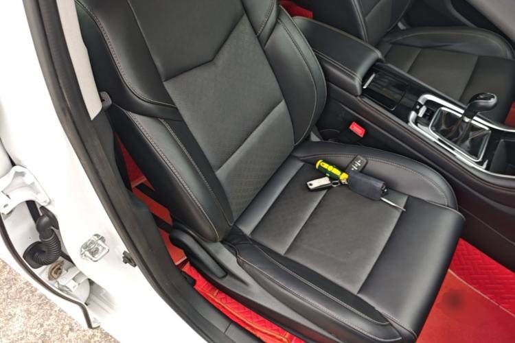 Used CHANGAN Eado 2019 High-Energy Edition 1.6L GDI Manual Pioneer Model China VI Standard Right Front Seat