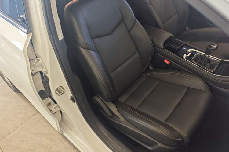 Used CHANGAN Eado 2019 High-Energy Edition 1.6L GDI Manual Pioneer Model China VI Standard Right Front Seat