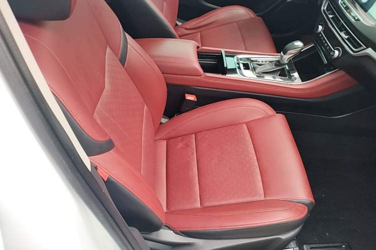 Used CHANGAN Eado 2019 Blue Whale Edition 280T GDI DCT High-Speed Model Right Front Seat