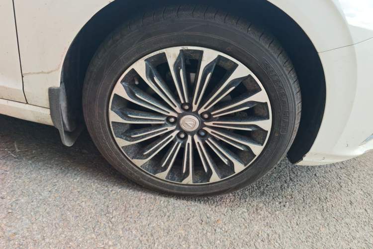 Used CHANGAN Eado 2019 Blue Whale Edition 280T GDI DCT High-Speed Model Right Front Wheel Hub