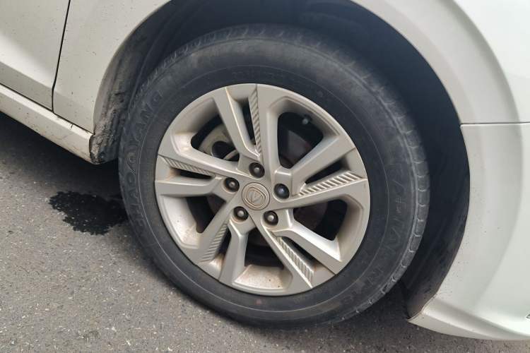 Used CHANGAN Eado 2019 1.6L GDI Manual Value Edition China VI Standard Right Front Wheel Hub
