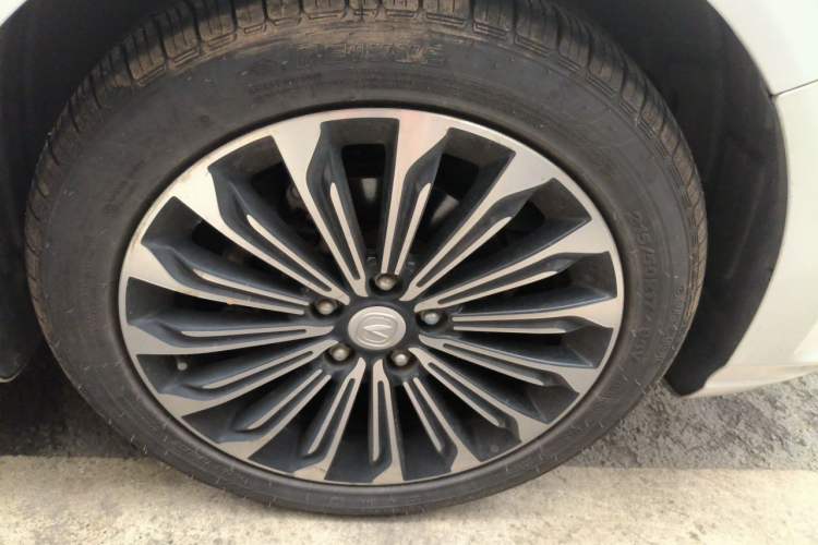 Used CHANGAN Eado 2019 Blue Whale Edition 280T GDI DCT High-Speed Model Right Front Wheel Hub