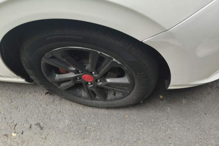 Used CHANGAN Eado 2019 1.6L GDI Manual Value Edition China VI Standard Right Front Wheel Hub