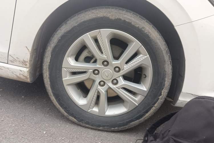 Used CHANGAN Eado 2019 1.6L GDI Manual Value Edition China VI Standard Right Front Wheel Hub