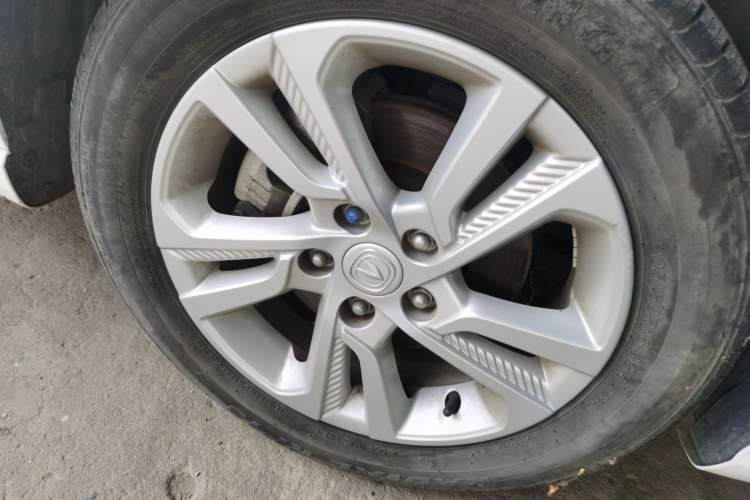 Used CHANGAN Eado 2019 1.6L GDI Manual Value Edition China VI Standard Right Front Wheel Hub