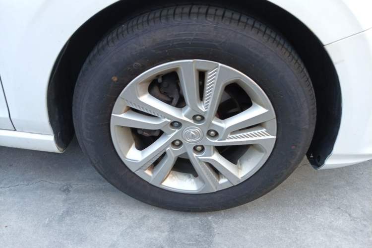 Used CHANGAN Eado 2019 1.6L GDI Manual Value Edition China VI Standard Right Front Wheel Hub