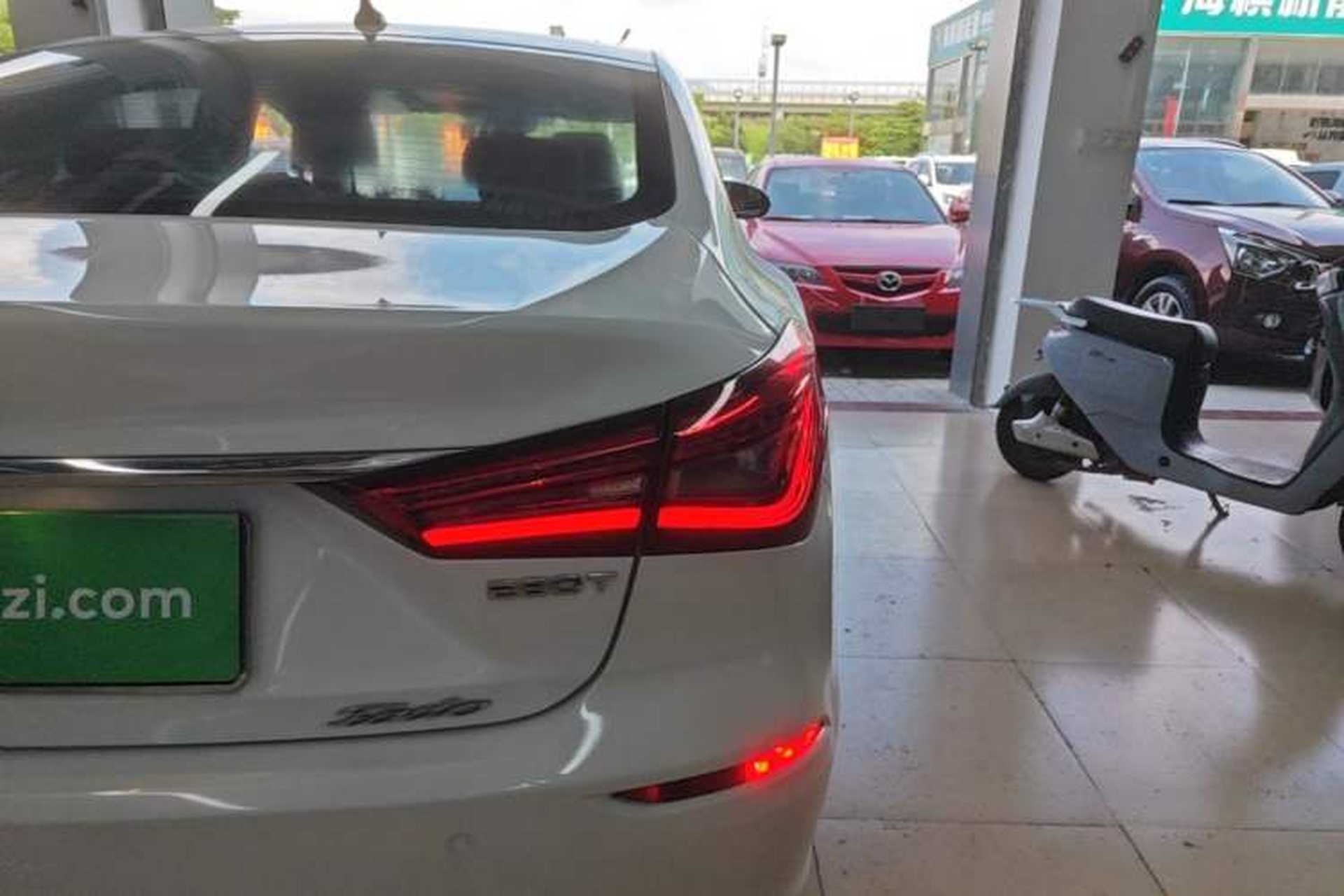 Used CHANGAN Eado 2019 Blue Whale Edition 280T GDI DCT High-Speed Model Right Rear Taillight