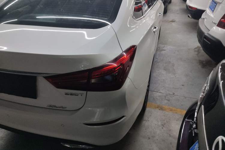 Used CHANGAN Eado 2019 Blue Whale Edition 280T GDI DCT Light-Speed Model Right Rear Taillight