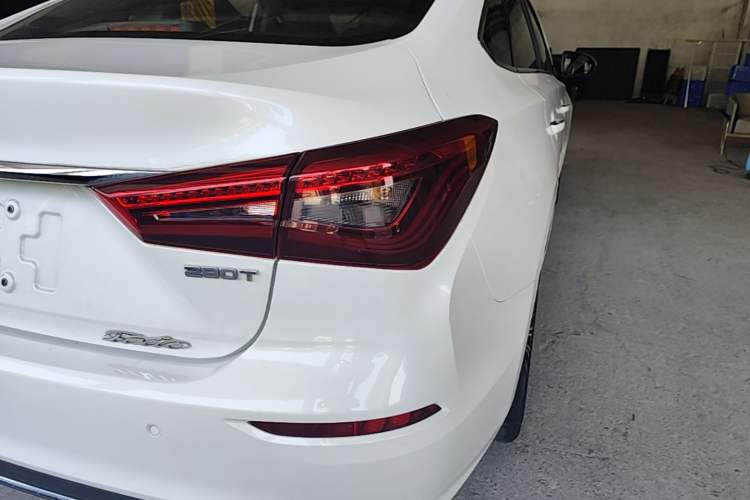 Used CHANGAN Eado 2019 Blue Whale Edition 280T GDI DCT Light-Speed Model Right Rear Taillight