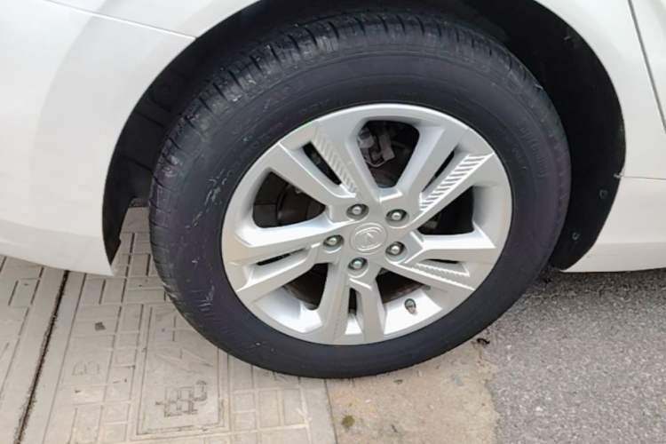 Used CHANGAN Eado 2019 Blue Whale Edition 280T GDI DCT High-Speed Model Right Rear Wheel Hub