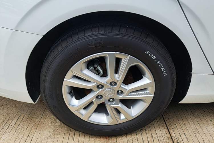 Used CHANGAN Eado 2019 1.6L GDI Manual Value Edition China VI Standard Right Rear Wheel Hub