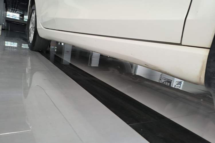 Used CHANGAN Eado 2019 1.6L GDI Manual Value Edition China VI Standard Right Side Sill
