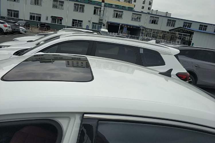 Used CHANGAN Eado 2019 Blue Whale Edition 280T GDI DCT Light-Speed Model Roof