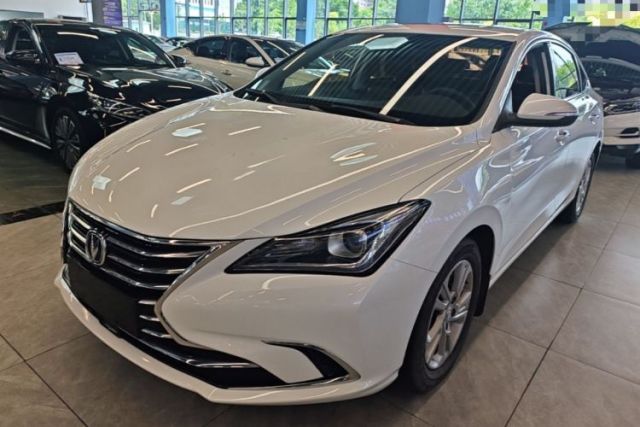 Ojetý CHANGAN Eado 2019 High-Energy Edition 1.6L GDI Manual Pioneer Model China VI Standard