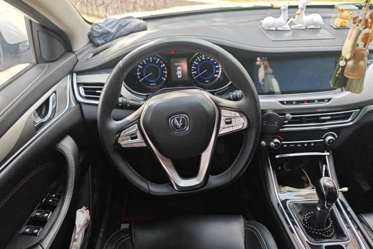Used CHANGAN Eado 2019 High-Energy Edition 1.6L GDI Manual Pioneer Model China VI Standard Steering Wheel