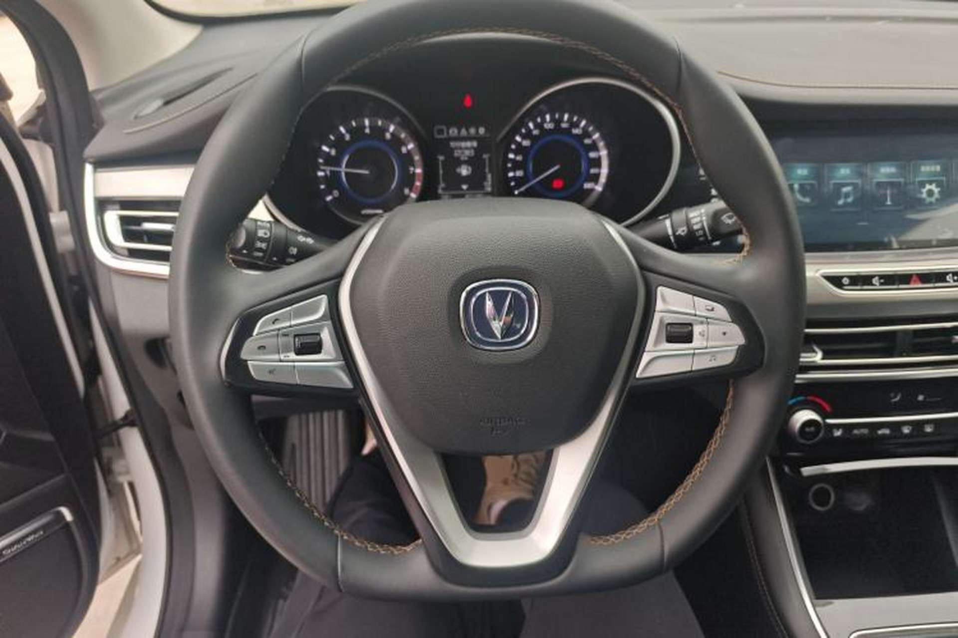 Used CHANGAN Eado 2019 High-Energy Edition 1.6L GDI Manual Pioneer Model China VI Standard Steering Wheel