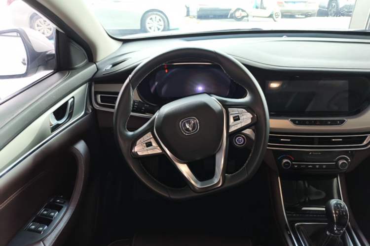 Used CHANGAN Eado 2019 High-Energy Edition 1.6L GDI Manual Lingfeng Model China VI Standard Steering Wheel