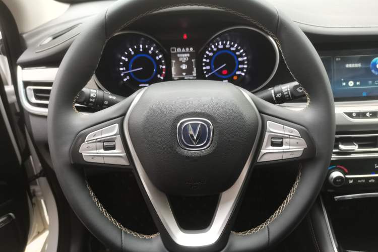 Used CHANGAN Eado 2019 High-Energy Edition 1.6L GDI Manual Pioneer Model China VI Standard Steering Wheel