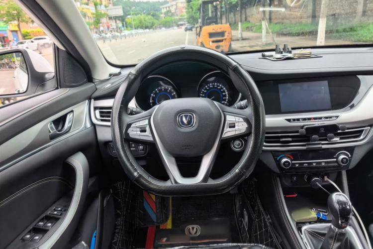 Used CHANGAN Eado 2019 1.6L GDI Manual Value Edition China VI Standard Steering Wheel