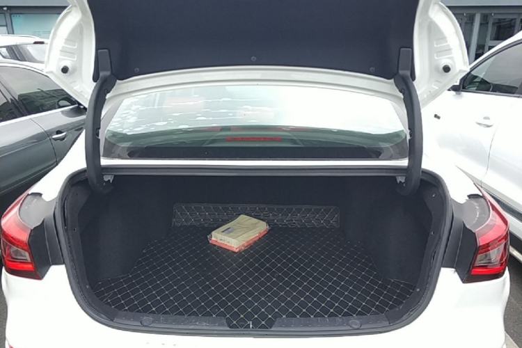 Used CHANGAN Eado 2019 Blue Whale Edition 280T GDI DCT Light-Speed Model Trunk