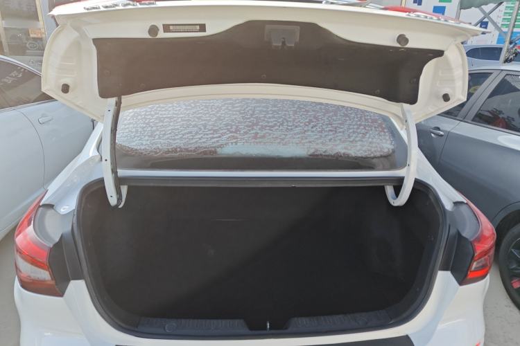 Used CHANGAN Eado 2019 High-Energy Edition 1.6L GDI Manual Pioneer Model China VI Standard Trunk