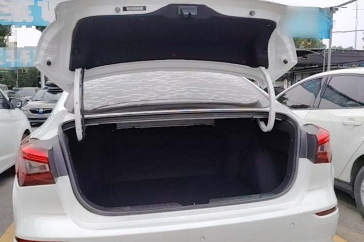 Used CHANGAN Eado 2019 Blue Whale Edition 280T GDI DCT High-Speed Model Trunk