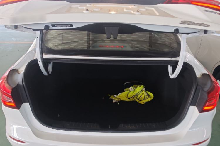 Used CHANGAN Eado 2019 High-Energy Edition 1.6L GDI Manual Pioneer Model China VI Standard Trunk